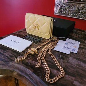Chanel  belt bag quilted pale yellow with gold chain and gold cc logo, Italy